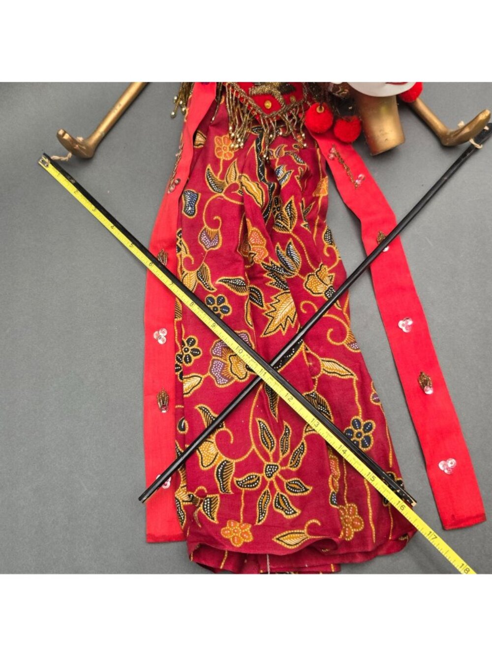 Vintage Indonesian Wayang Golek Arjuna Rod Puppet Carved Wood Batik 29" - Picture 12 of 15